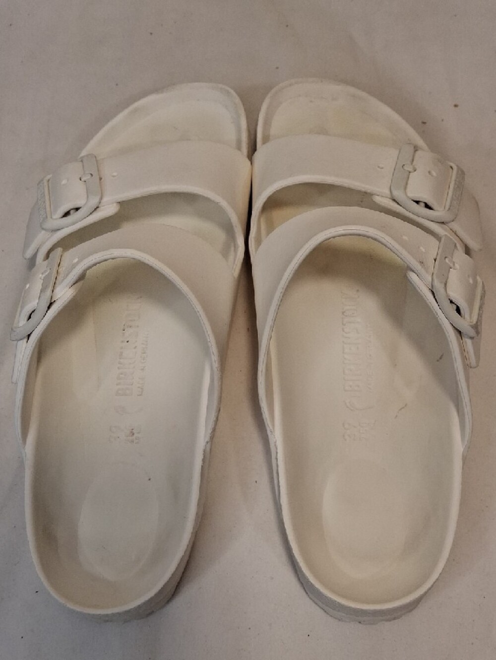 Birkenstock Women's White Synthetic Double-Strap Buckle Sandals. - Picture 2 of 13